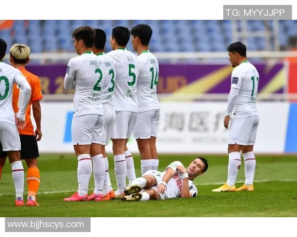 赛后分析:广州足球队与北京足球队的团队协作表现与战术探讨