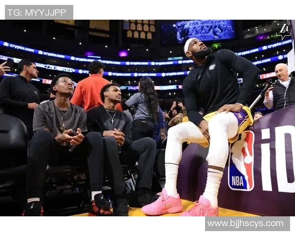 足球明星詹姆斯现身何处他的最新动态与比赛信息揭秘